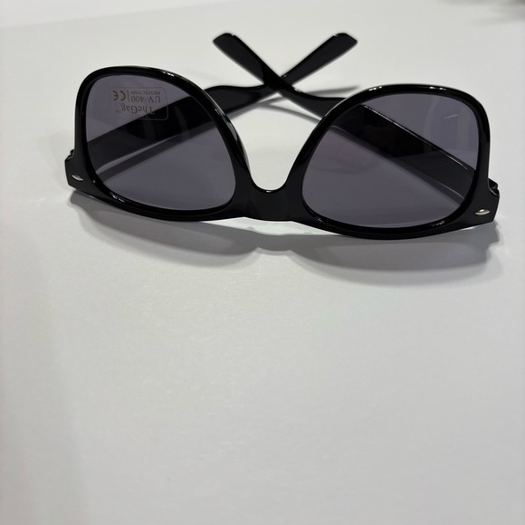 The Gag Circular Tinted Ful
Rimmed Sunglasses - Picture 1 of 4